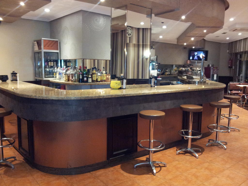 莱昂 阿罗亚里奥卡莱斯旅馆酒店 外观 照片