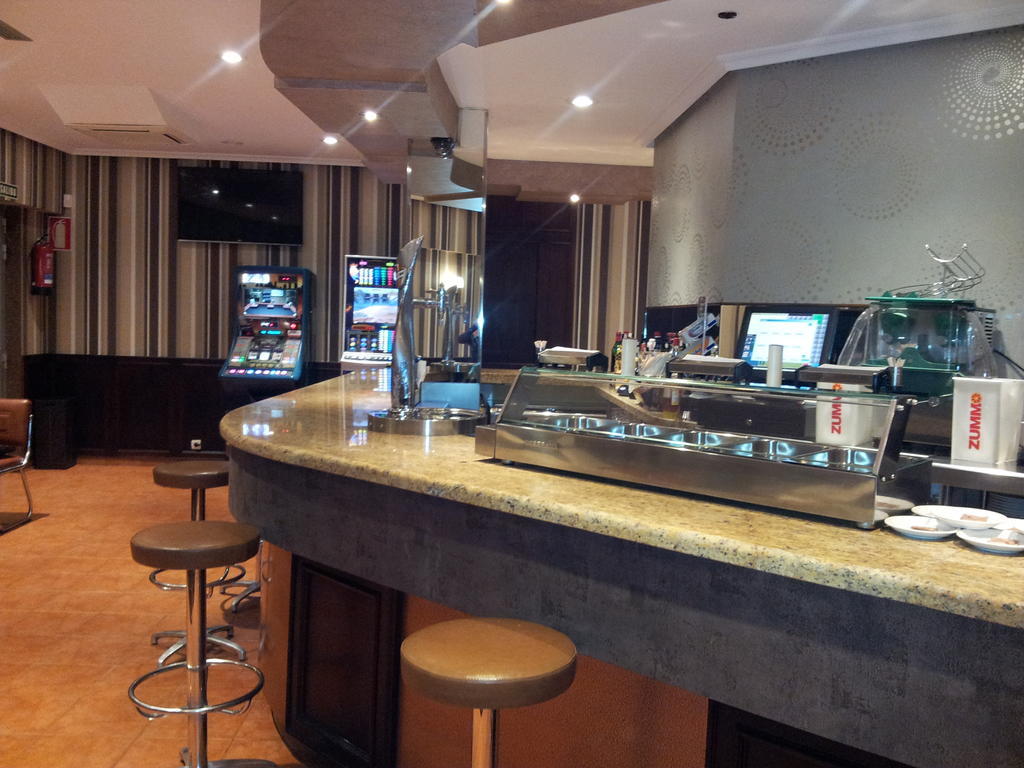 莱昂 阿罗亚里奥卡莱斯旅馆酒店 外观 照片